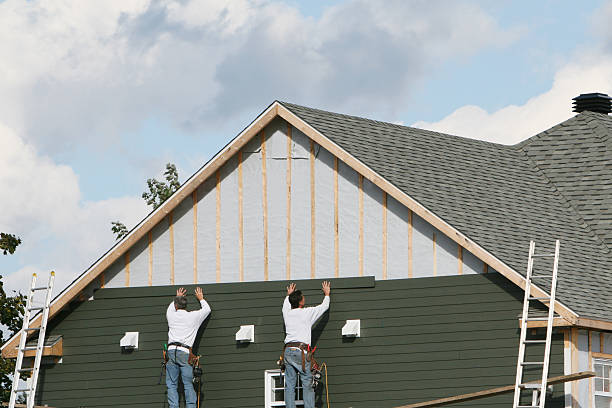 Professional Siding Installation technician working in Sterling, VA